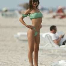 Emily Ratajkowski dans un bikini vert à Miami