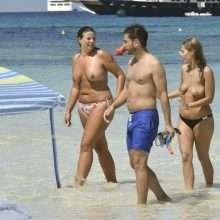 Fiona Falkiner seins nus à Ibiza