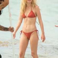 Georgia May Jagger en bikini et maillot de bain à Mykonos
