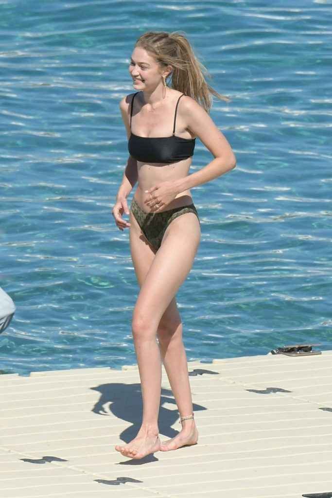 Gigi Hadid en bikini à Mykonos