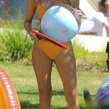 Hayley Hughes en bikini