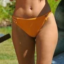 Hayley Hughes en bikini