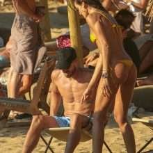 Izabel Goulart en bikini à Mykonos