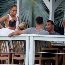Jennifer Lopez s'offre une après-midi sexy aux Bahamas