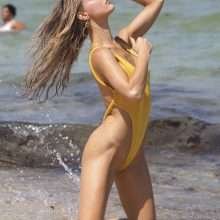 Joy Corrigan, bikini et maillot de bain à Miami Beach