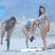 Kim Kardashian fait sa gym en bikini