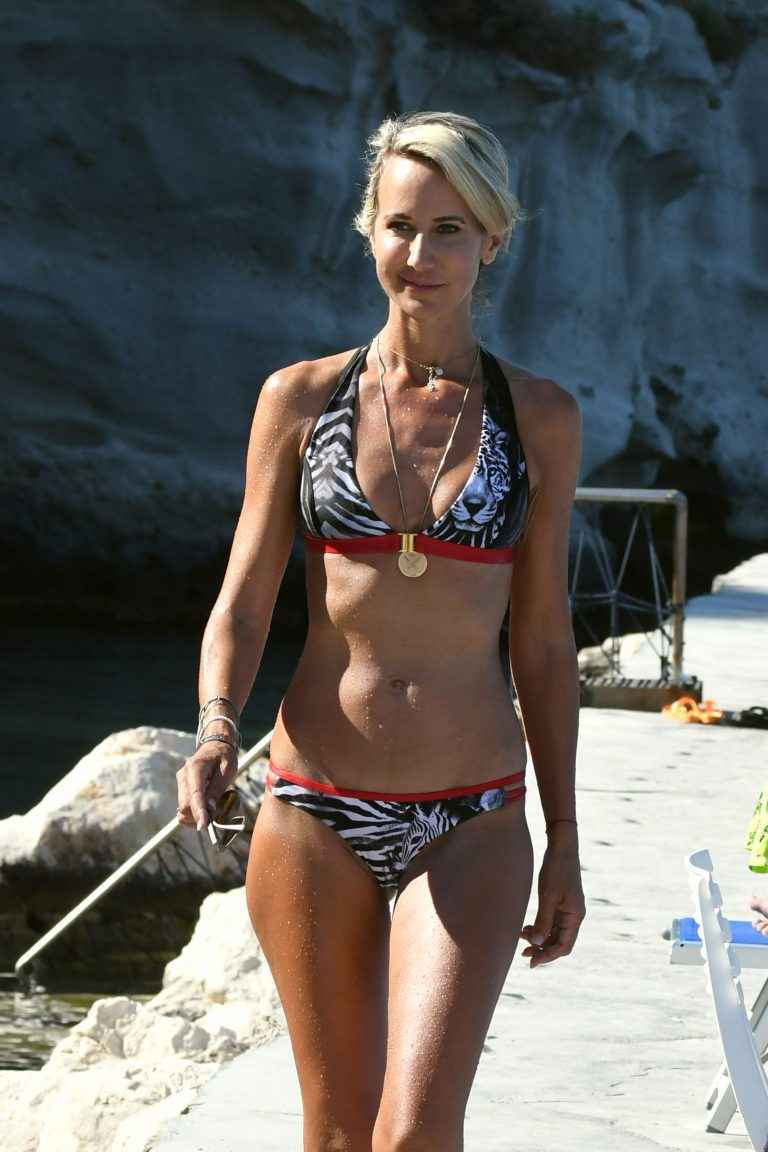 Lady Victoria Hervey en bikini à Ischia