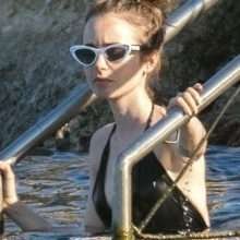 Lily Collins en maillot de bain à Ischia