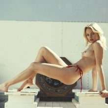 Megan Samperi seins nus dans Playboy
