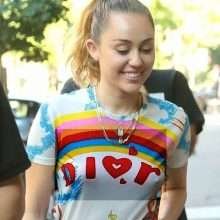 Miley Cyrus a les seins qui pointent à New-York