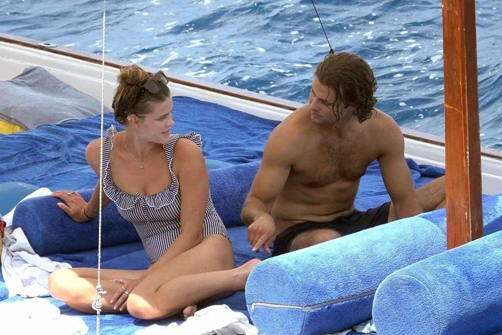 Nina Agdal en maillot de bain à Capri