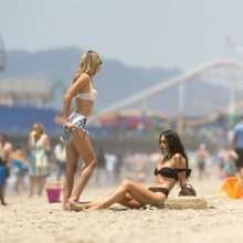 Rachel McCord et Eva Pepaj en bikini à Santa Monica