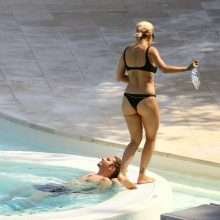 Rita Ora en bikini en France