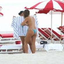 Sarah Kohan les fesses et les seins à l'air à Miami Beach