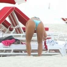 Sarah Kohan les fesses et les seins à l'air à Miami Beach