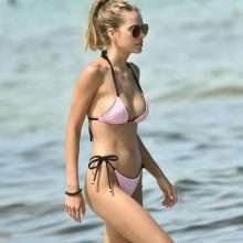 Sif Saga en bikini à Malibu
