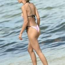 Sif Saga en bikini à Malibu