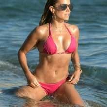 Sylvie Meis dans un bikini rose à Mykonos