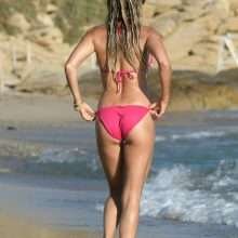 Sylvie Meis dans un bikini rose à Mykonos