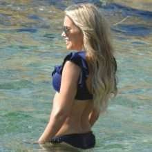 Sylvie Meis dans un bikini noir à Mykonos