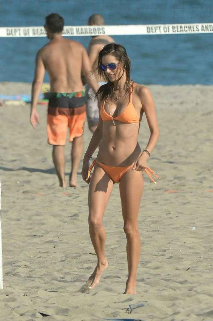 Alessandra Ambrosio en bikini à Los Angeles