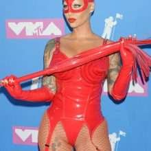 Amber Rose en costume BDSM aux MTV video music awards, la suite