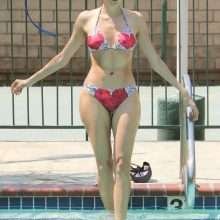 Blanca Blanco dans un bikini coeur à Malibu