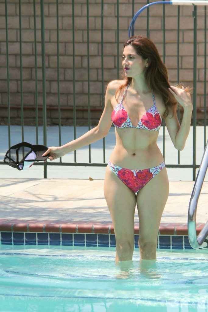 Blanca Blanco dans un bikini coeur à Malibu
