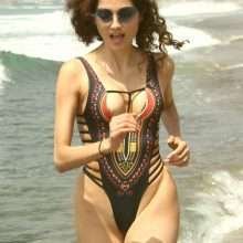 Oups, Blanca Blanco exhibe un sein nus sur une plage de Malibu