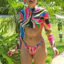Blanca Blanco montre encore ses seins en bikini à Malibu
