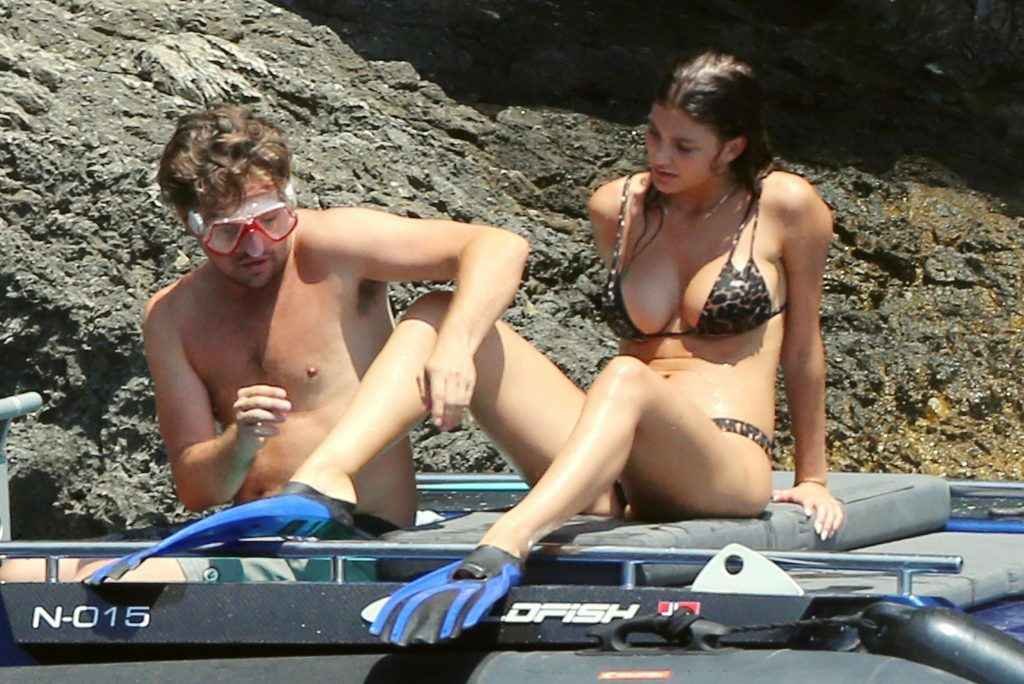 Camila Morrone en bikini à Nerano avec Leonardo Di Caprio