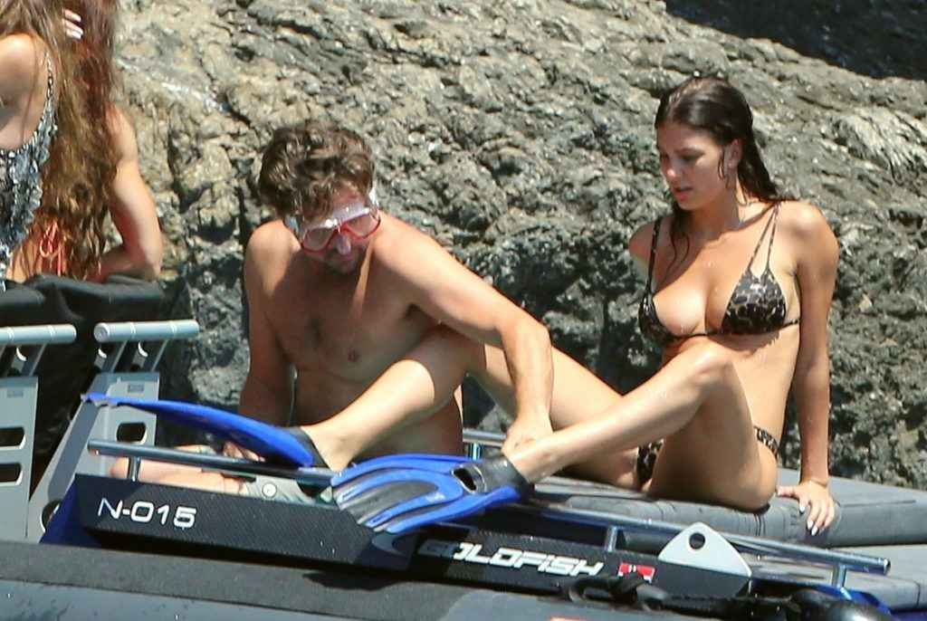 Camila Morrone en bikini à Nerano avec Leonardo Di Caprio