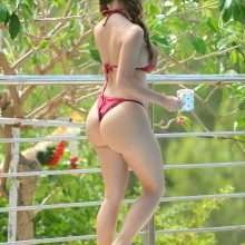 Demi Rose pose en bikini à Ibiza
