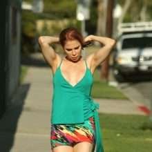 Oups, Erika Jordan exhibe un sein nu à Hollywood