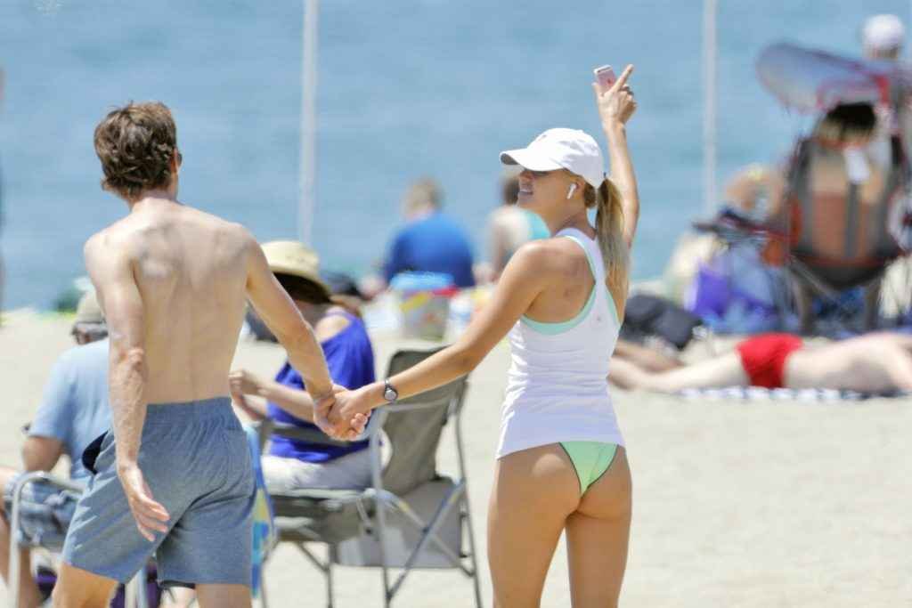 Kelly Rohrbach en bikini à Malibu