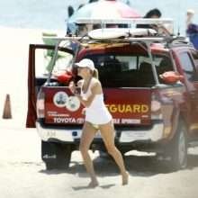 Kelly Rohrbach en bikini à Malibu