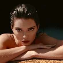 Kendall Jenner seins nus dans Love Magazine, la suite