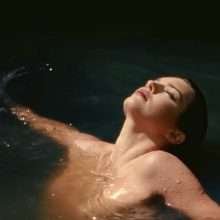 Kendall Jenner seins nus dans Love Magazine, la suite