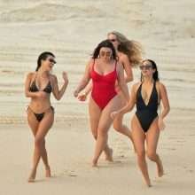 Kourtney Kardashian toujours en bikini au Mexique