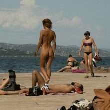 Marisa Papen nue à Saint-Tropez