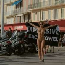 Marisa Papen nue à Saint-Tropez