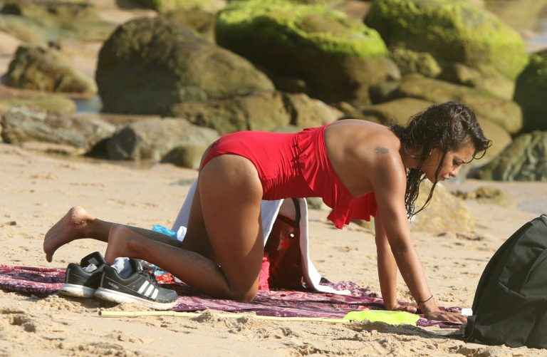 Monica Cruz en maillot de bain en Espagne