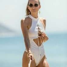 Rachel McCord dans un maillot de bain transparent à Malibu