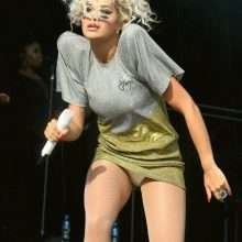 Sous la jupe de Rita Ora au festival Rize de Chemsford