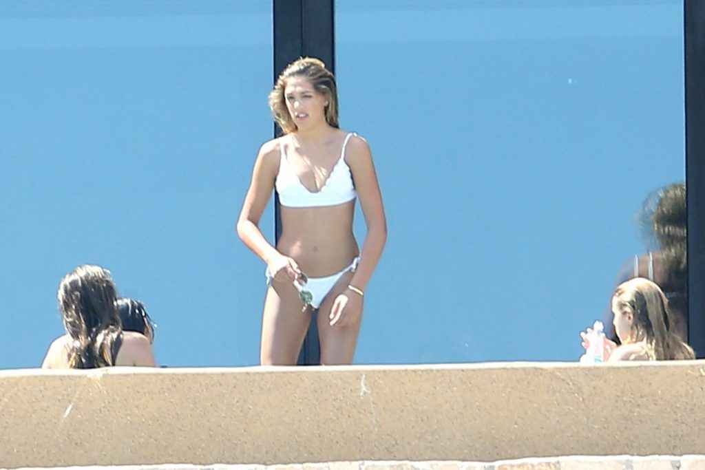 Sistine Stallone en bikini à Cabo San Lucas