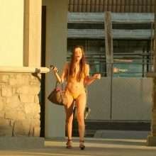 Alicia Arden dans une bikini string jaune, la suite UHQ