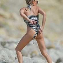 Amber Davies en maillot de bain à Ibiza