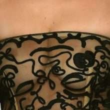 Bella Hadid exhibe ses seins et sa petite culotte à la fashion week de Milan