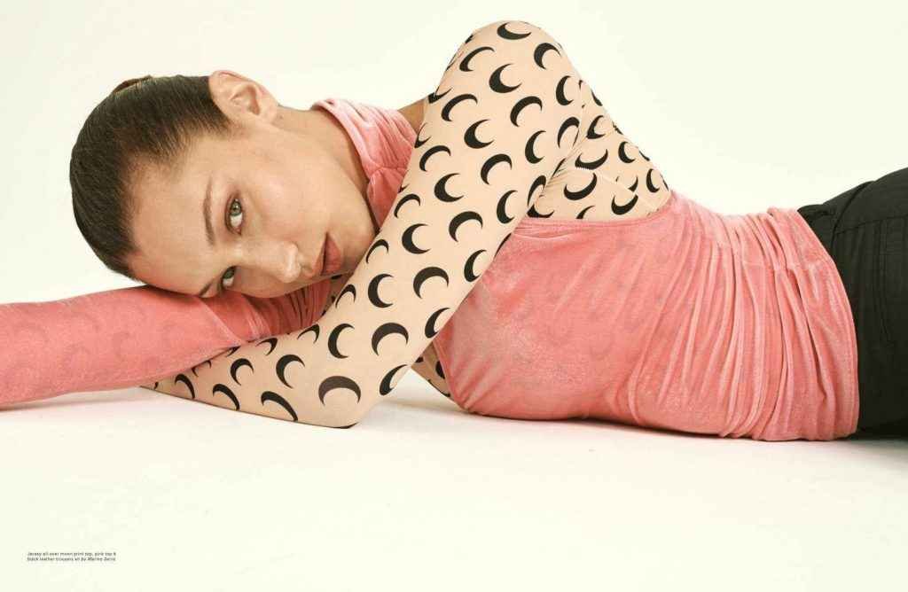 Bella Hadid pose dans Pop Magazine