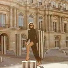 Bruna Marquezine seins nus par transparence à Paris